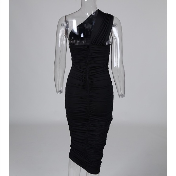 Black one shoulder ruch body con dress - Picture 3 of 5